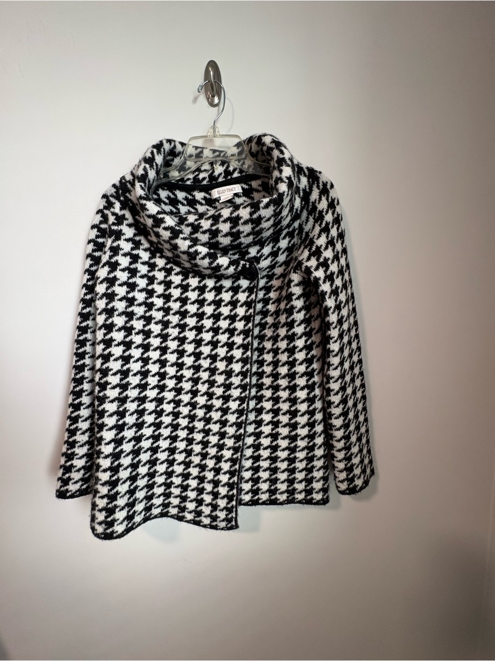 Ellen Tracy Black & White Houndstooth Knit Cardigan